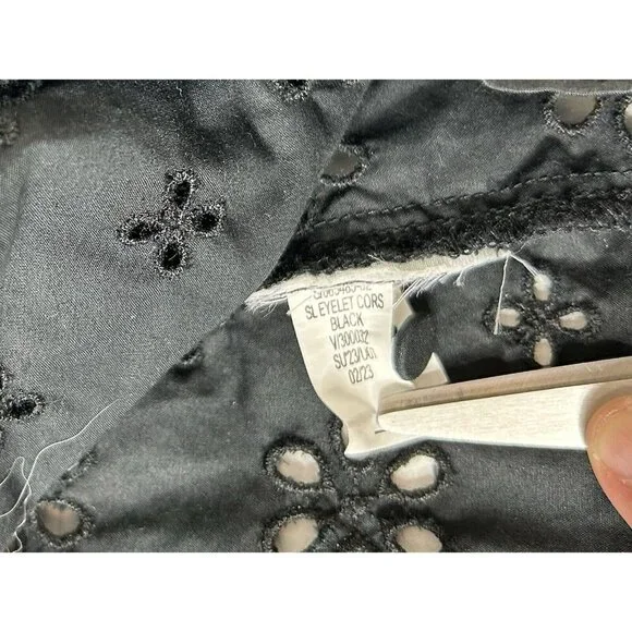 Gap Eyelet Flutter Sleeve Tank Top Women’s Sz L Black Buttons Cottagecore - Picture 7 of 7